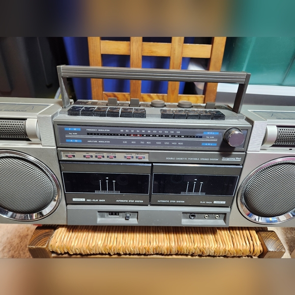 VINTAGE MONTGOMERY WARD BOOMBOX - Picture 4 of 16